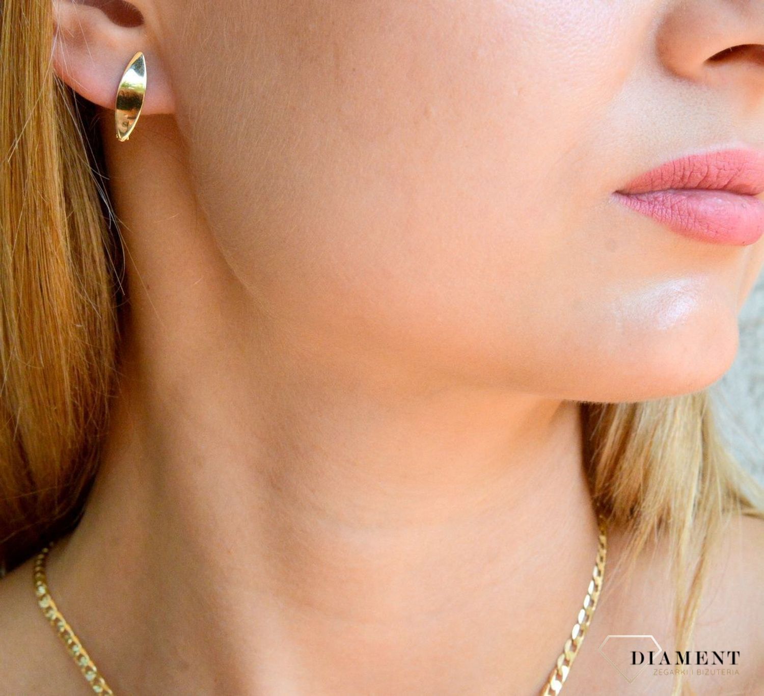 Złote kolczyki damskie 375 klasyczne gładkie z zapięciem angielskim KL 5436D 375.Złote kolczyki damskie. Złote kolczyki angielskie. Kolczyki złote gładkie. Kolczyki złote damskie klasyczne. Złote kolczyki na prezent..jpg